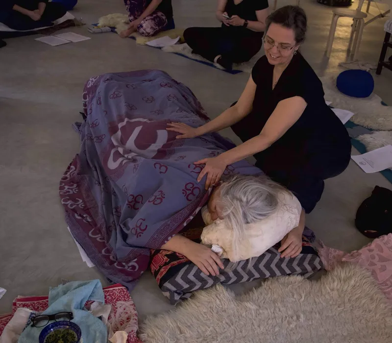 Kraambedmassage en massage bij miskraam voor geboortewerkers